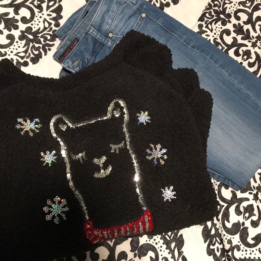 Adorable Holiday Sweater ❄️
